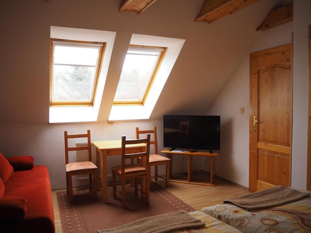 Hotel Privat Alenka à Liptovský Mikuláš Extérieur photo