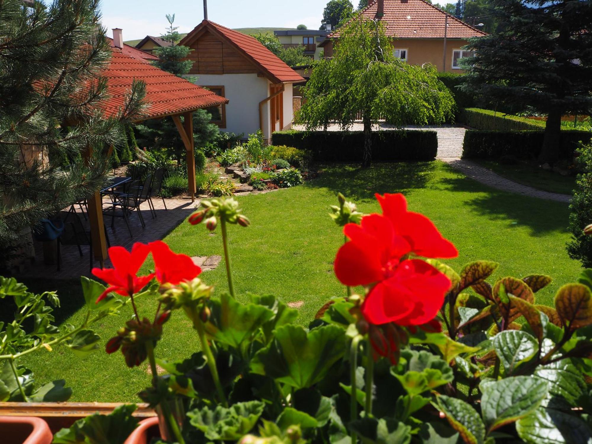 Hotel Privat Alenka à Liptovský Mikuláš Extérieur photo